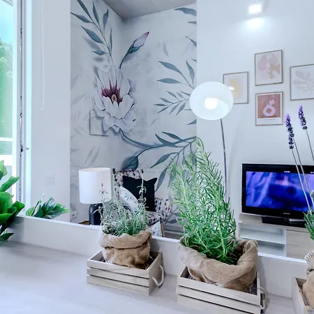 Benny's Rose House Apartment *